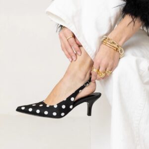 Ref AL7 - Chanel em Cetim Poá - Salto Fino 5 cm - numeração disponível do 33 ao 40.