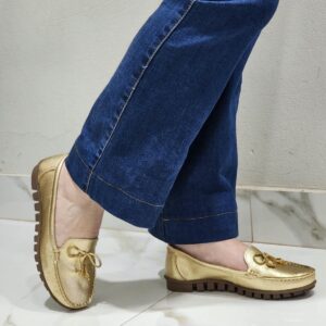 Ref C64 - Mocassim em Couro Legítimo com Palmilha Confort e Solado Tratorado Flexível - numeração disponível do 34 ao 40.