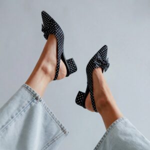 Ref AL7 - Chanel em Cetim Poá - Salto Bloco 3 cm - numeração disponível do 33 ao 40.