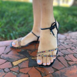 Ref T30 – Sandália Rasteira Confort com Amarração e Tiras em Strass – numeração do 33 ao “44”