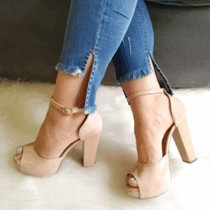 Ref H1 – Sandália Meia-Pata – Salto 13 cm com 4 cm de Pata (na frente) – numeração disponível do 33 ao 39.