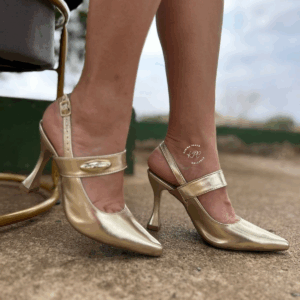Ref AH3 - Chanel Envernizado com Enfeite Lesma - Salto 8 cm - numeração disponível do 33 ao 40 (forma pequena)