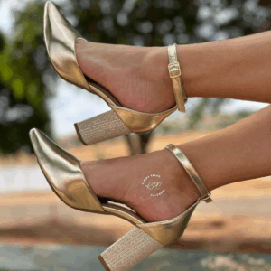 Ref AH4 - Scarpin Metalizado Saia e Blusa - Bico Fino - Salto Bloco 8 cm Revestido com Glíter - numeração disponível do 33 ao 40