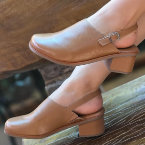 Ref C57 - Tamanco em Couro Legítimo com Palmilha Confort - Salto 5 cm - numeração disponível do 34 ao 40