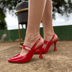 Ref AH3 - Chanel Envernizado com Enfeite Lesma - Salto 8 cm - numeração disponível do 33 ao 40 (forma pequena)