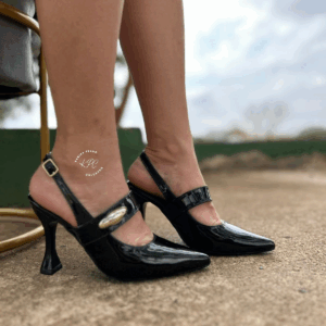 Ref AH3 - Chanel Envernizado com Enfeite Lesma - Salto 8 cm - numeração disponível do 33 ao 40 (forma pequena)
