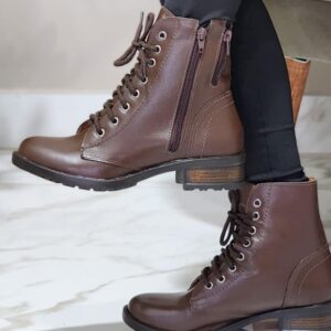 Ref C59 - Coturno Feminino em Couro Legitimo - Cano Curto - Salto 3 cm - com Forro Cacharrel e Fechamento em Zíper - numeração disponível do 34 ao "42"